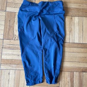 Athleta size medium navy cropped leggings